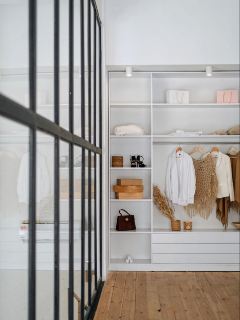 Install walk-in-wardrobes for renovating your room - Beautiful Homes