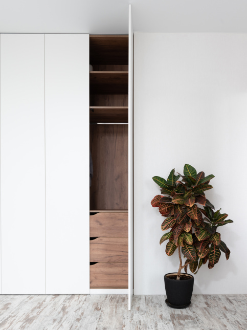 Classic white organic wardrobes for your home - Beautiful Homes