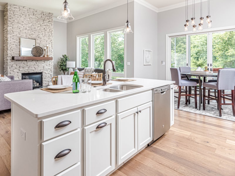 Island kitchen with a clean & organized kitchen sink - Beautiful Homes