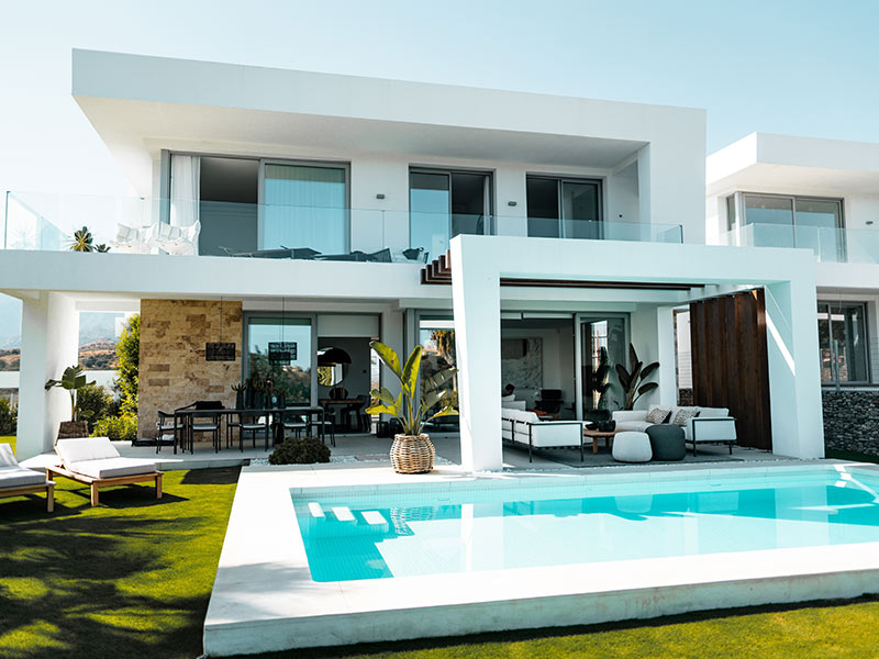 Charming white bungalow design with elegant home interior – Beautiful Homes