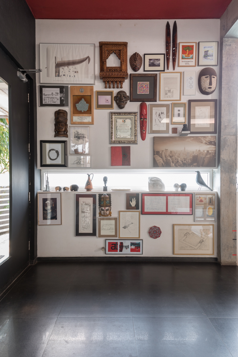 Gallery wall studio in home interiors - Beautiful Homes