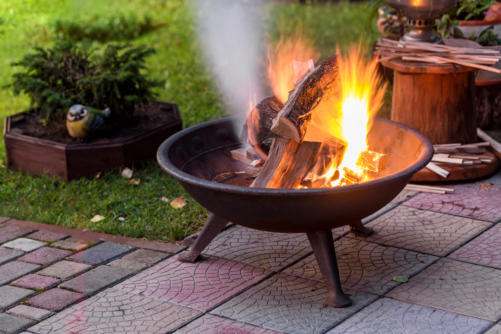 portable fireplaces and pots for terrace interior design - Beautiful Homes