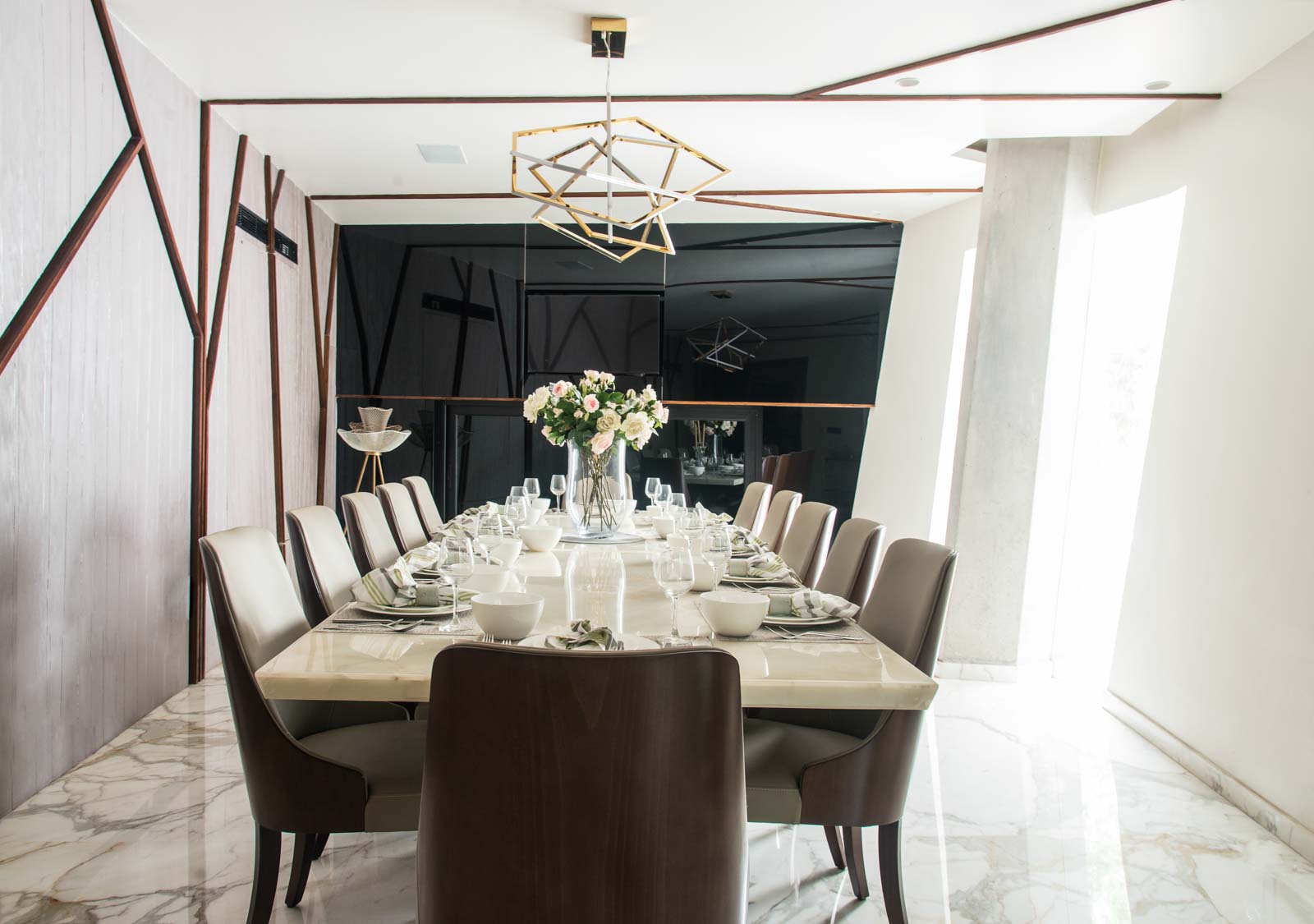 Cleft house dining room - Beautiful Homes