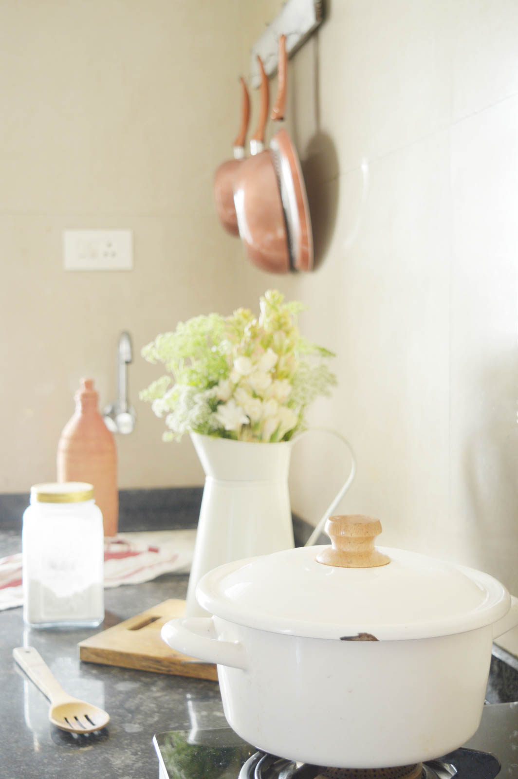 An all white dreamscape cocooned in a 550 sqft rental apartment in Mumbai - Beautiful Homes