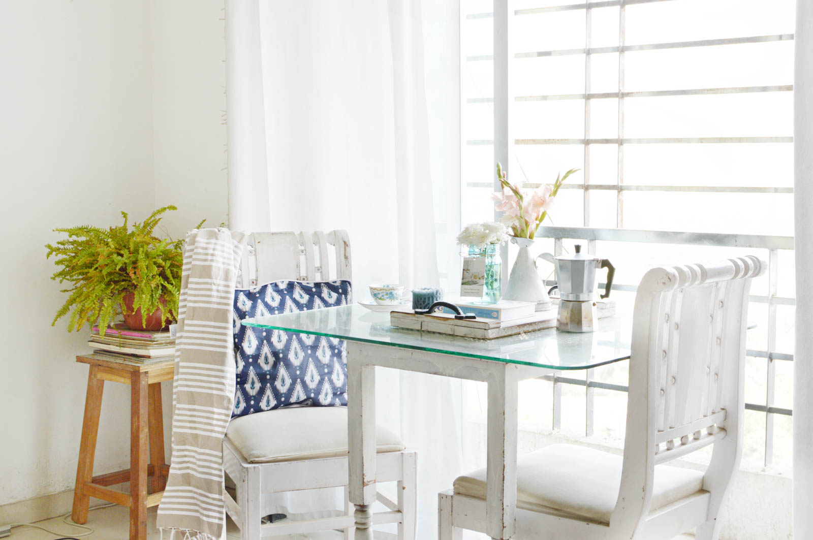 An all white dreamscape cocooned in a 550 sqft rental apartment in Mumbai - Beautiful Homes