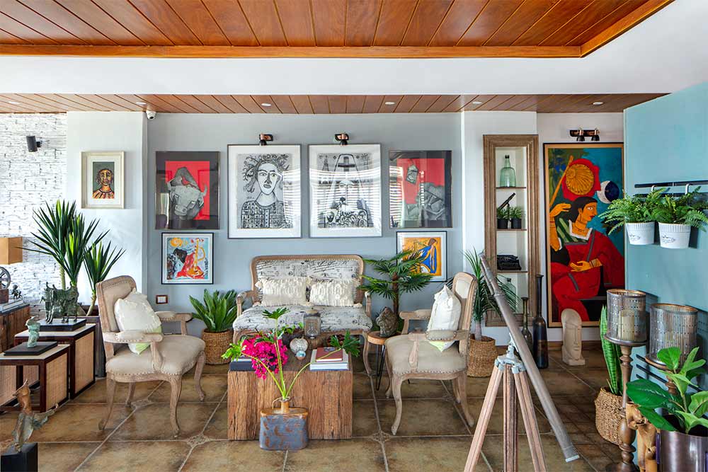 Vintage sofa set with wall décor in living room - Beautiful Homes